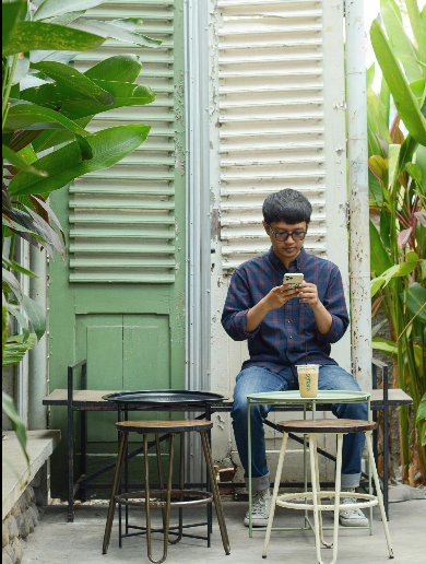 Pengunjung bersantai